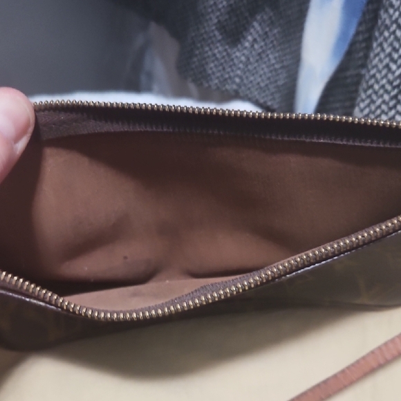 Louis Vuitton Brown and Tan Monogram Pouch - Picture 4 of 4